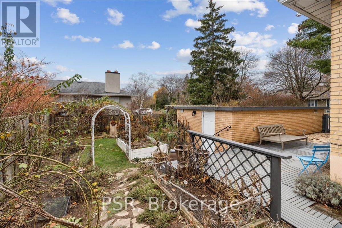 402 Willis Drive, Oakville, Ontario  L6L 4V3 - Photo 36 - W12787312