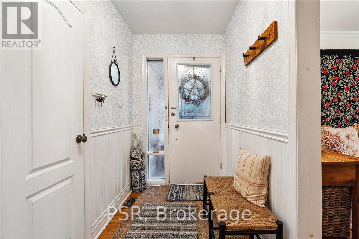 402 Willis Drive, Oakville, Ontario  L6L 4V3 - Photo 7 - W12787312