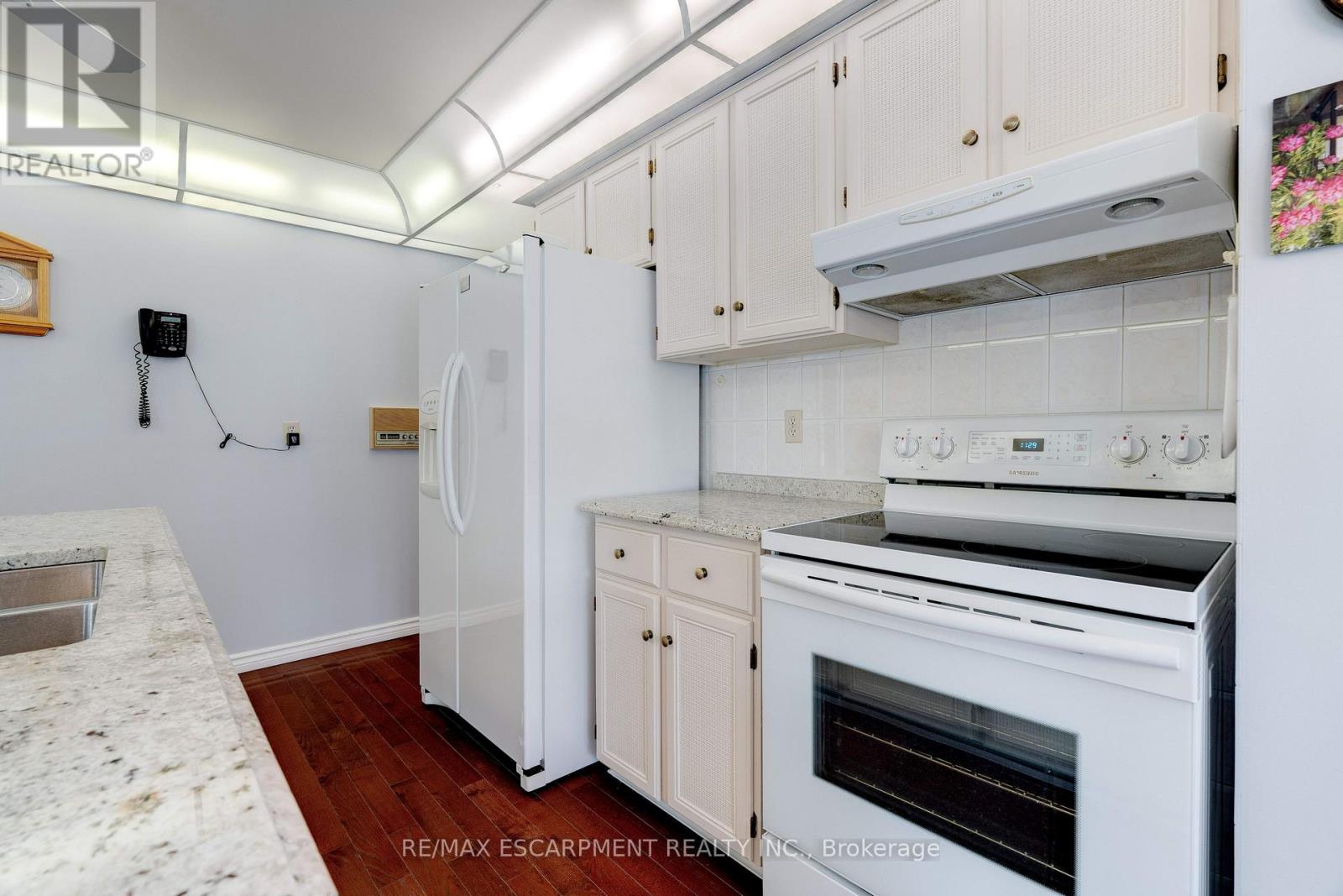 1151 Manor Road, Oakville, Ontario  L6M 1G3 - Photo 21 - W12787374