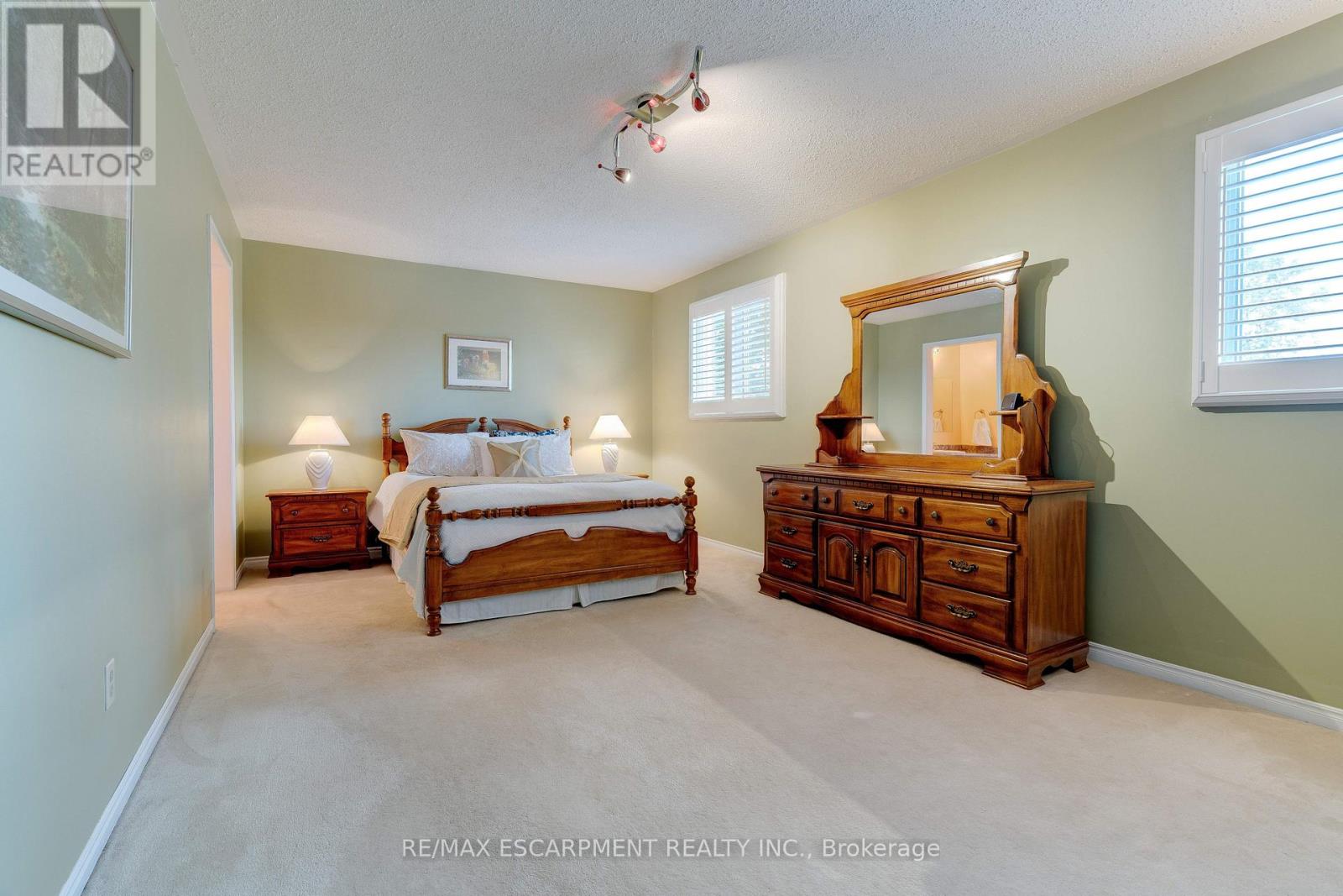 1151 Manor Road, Oakville, Ontario  L6M 1G3 - Photo 38 - W12787374