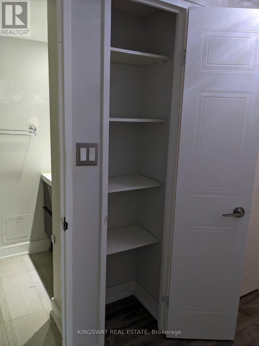 404 - 350 Webb Drive, Mississauga, Ontario  L5B 3W4 - Photo 10 - W12787386