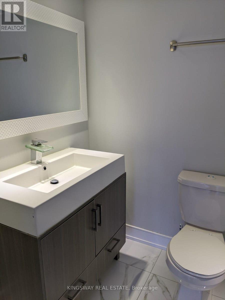 404 - 350 Webb Drive, Mississauga, Ontario  L5B 3W4 - Photo 12 - W12787386