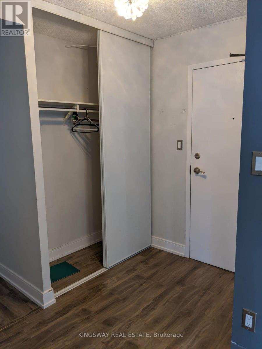 404 - 350 Webb Drive, Mississauga, Ontario  L5B 3W4 - Photo 17 - W12787386