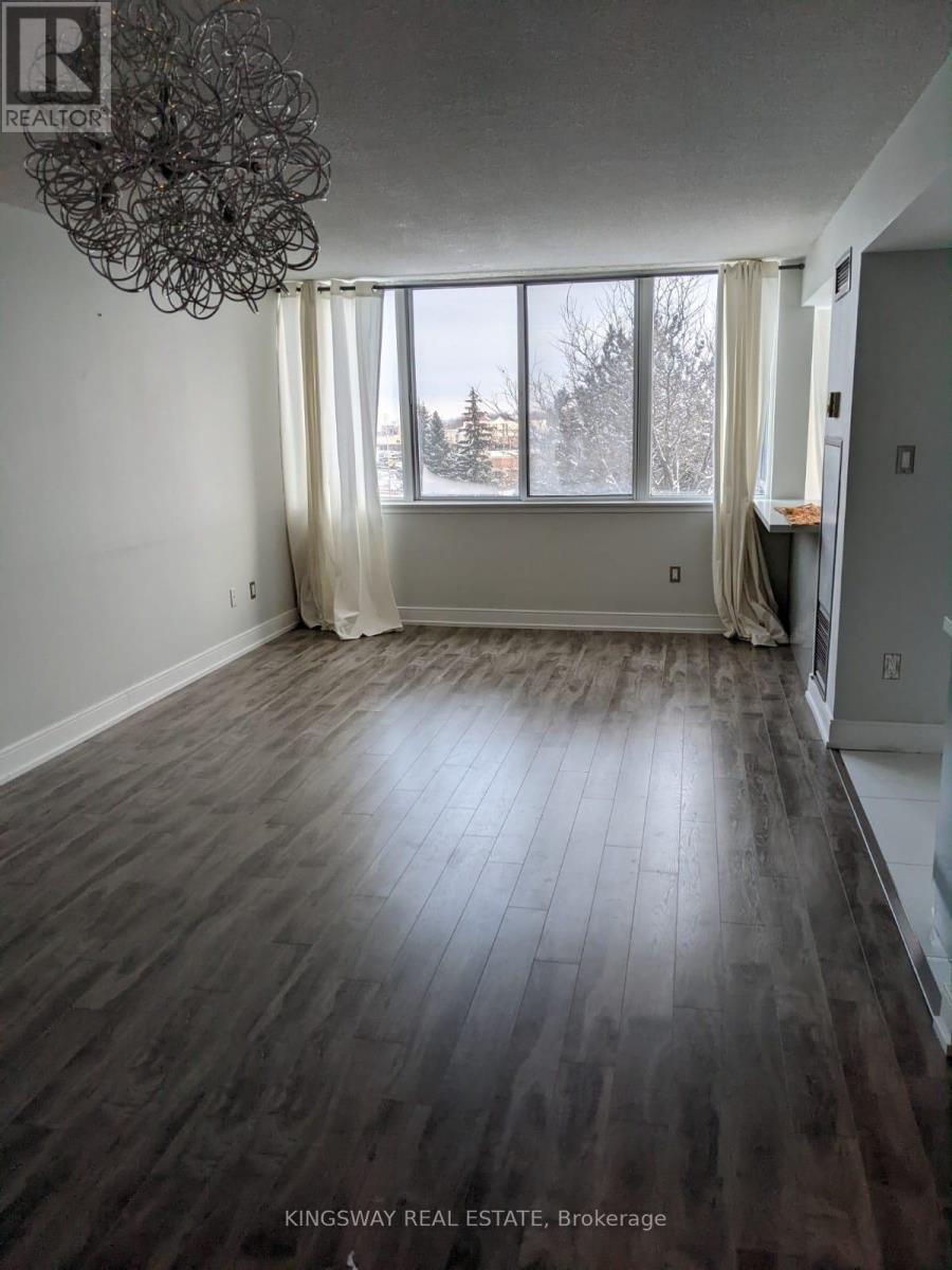 404 - 350 Webb Drive, Mississauga, Ontario  L5B 3W4 - Photo 5 - W12787386