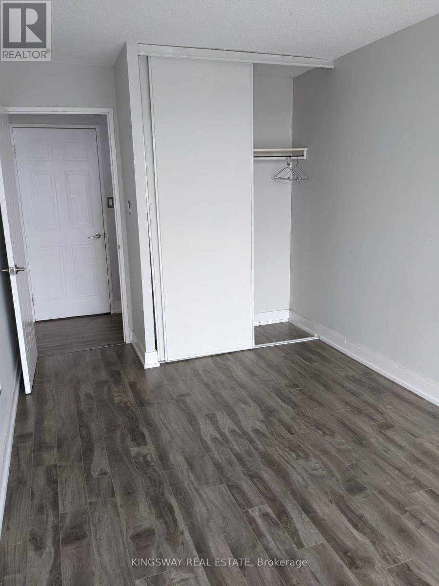 404 - 350 Webb Drive, Mississauga, Ontario  L5B 3W4 - Photo 8 - W12787386