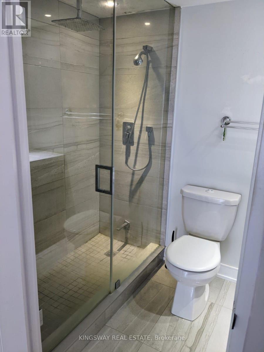 404 - 350 Webb Drive, Mississauga, Ontario  L5B 3W4 - Photo 9 - W12787386