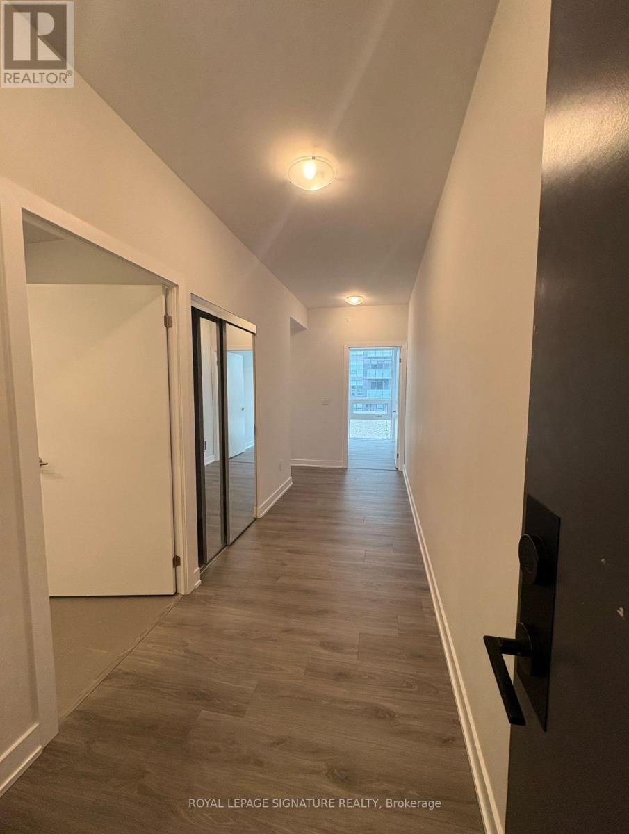 810 - 430 Square One Drive, Mississauga, Ontario  L5B 0R7 - Photo 4 - W12787394