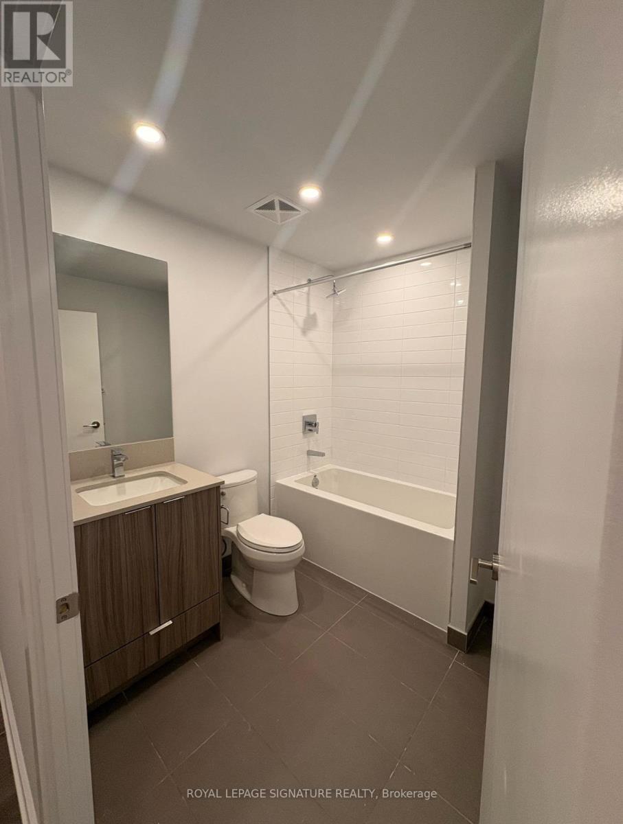 810 - 430 Square One Drive, Mississauga, Ontario  L5B 0R7 - Photo 5 - W12787394