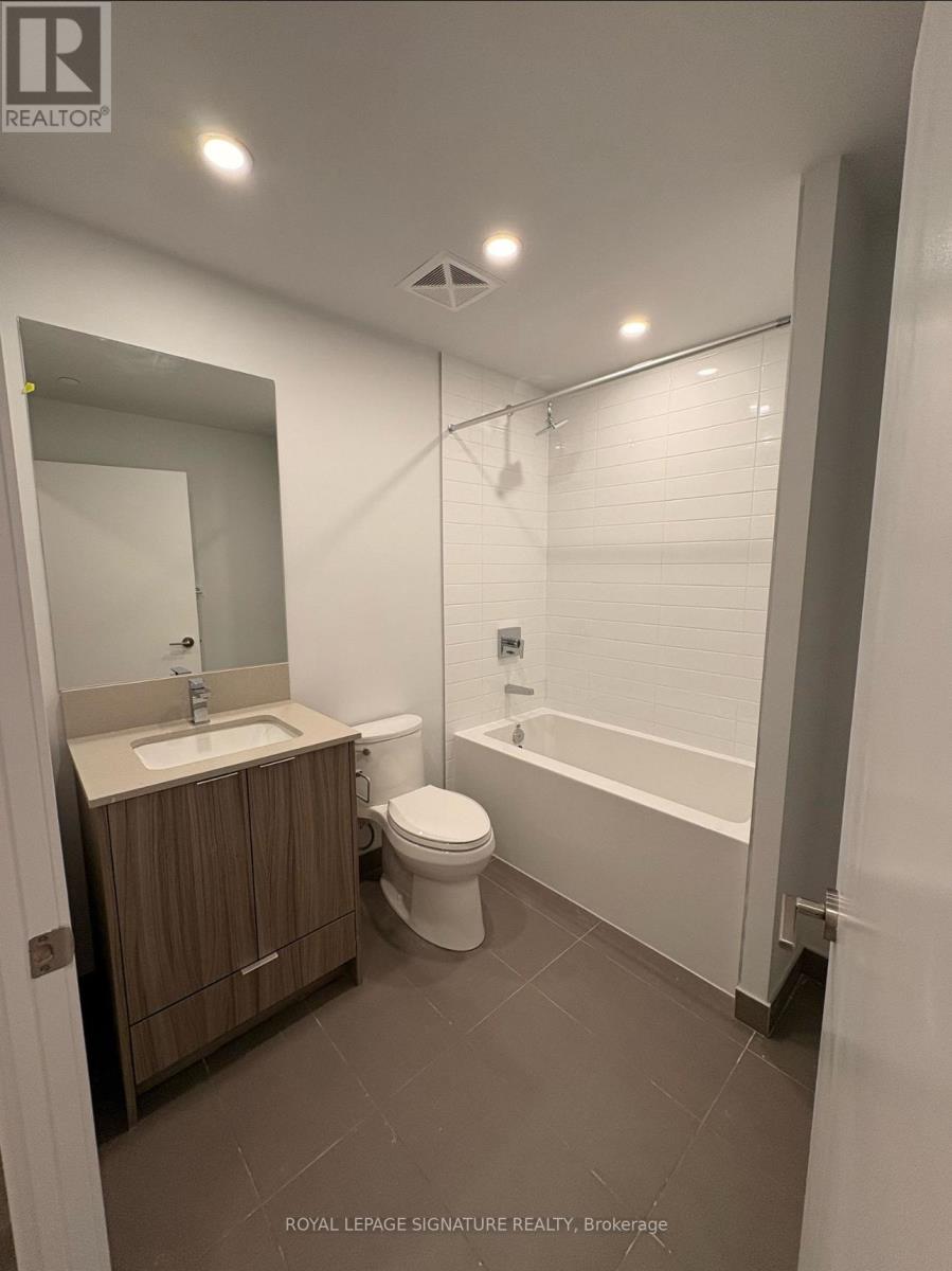 810 - 430 Square One Drive, Mississauga, Ontario  L5B 0R7 - Photo 6 - W12787394