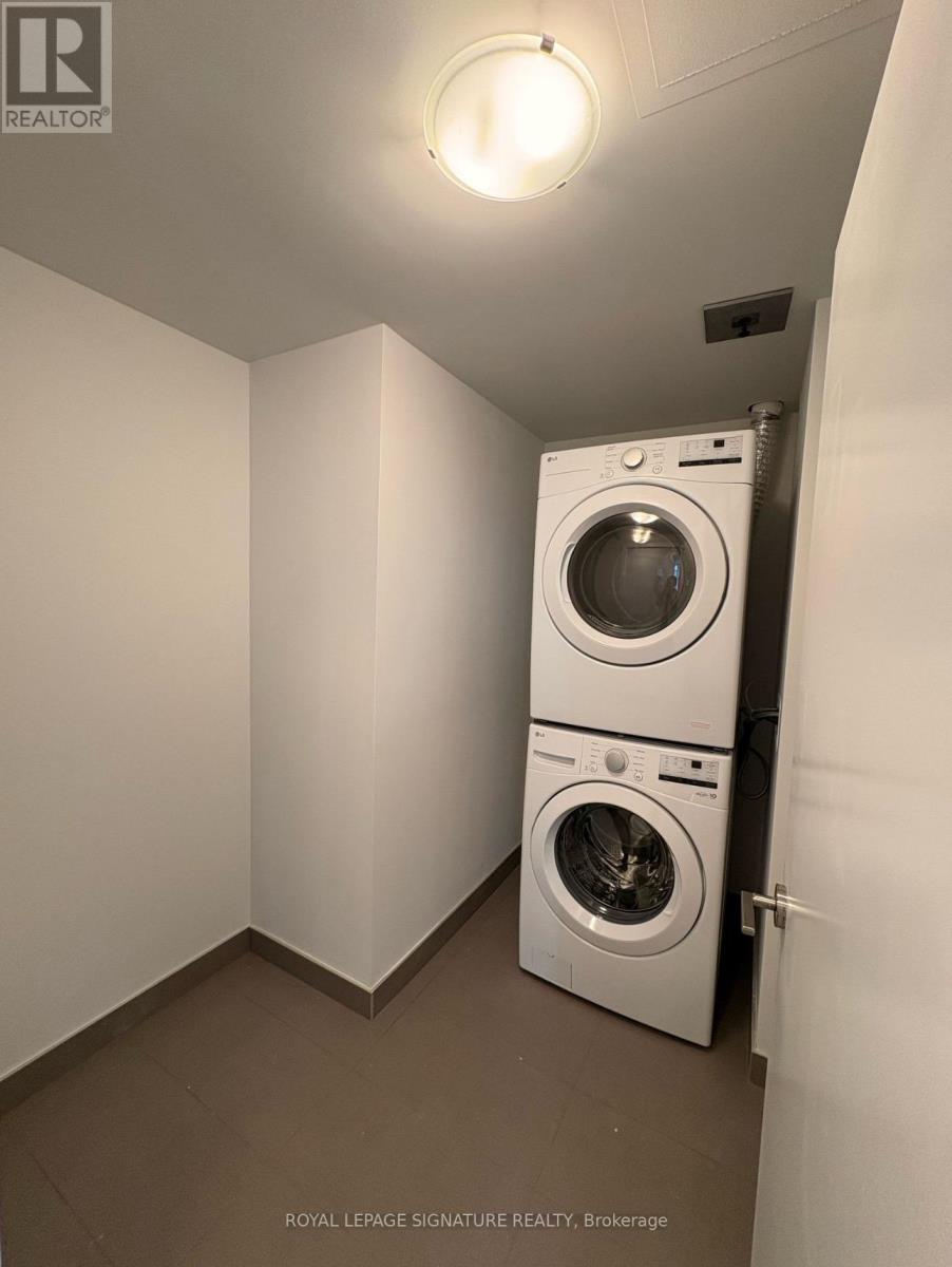 810 - 430 Square One Drive, Mississauga, Ontario  L5B 0R7 - Photo 7 - W12787394