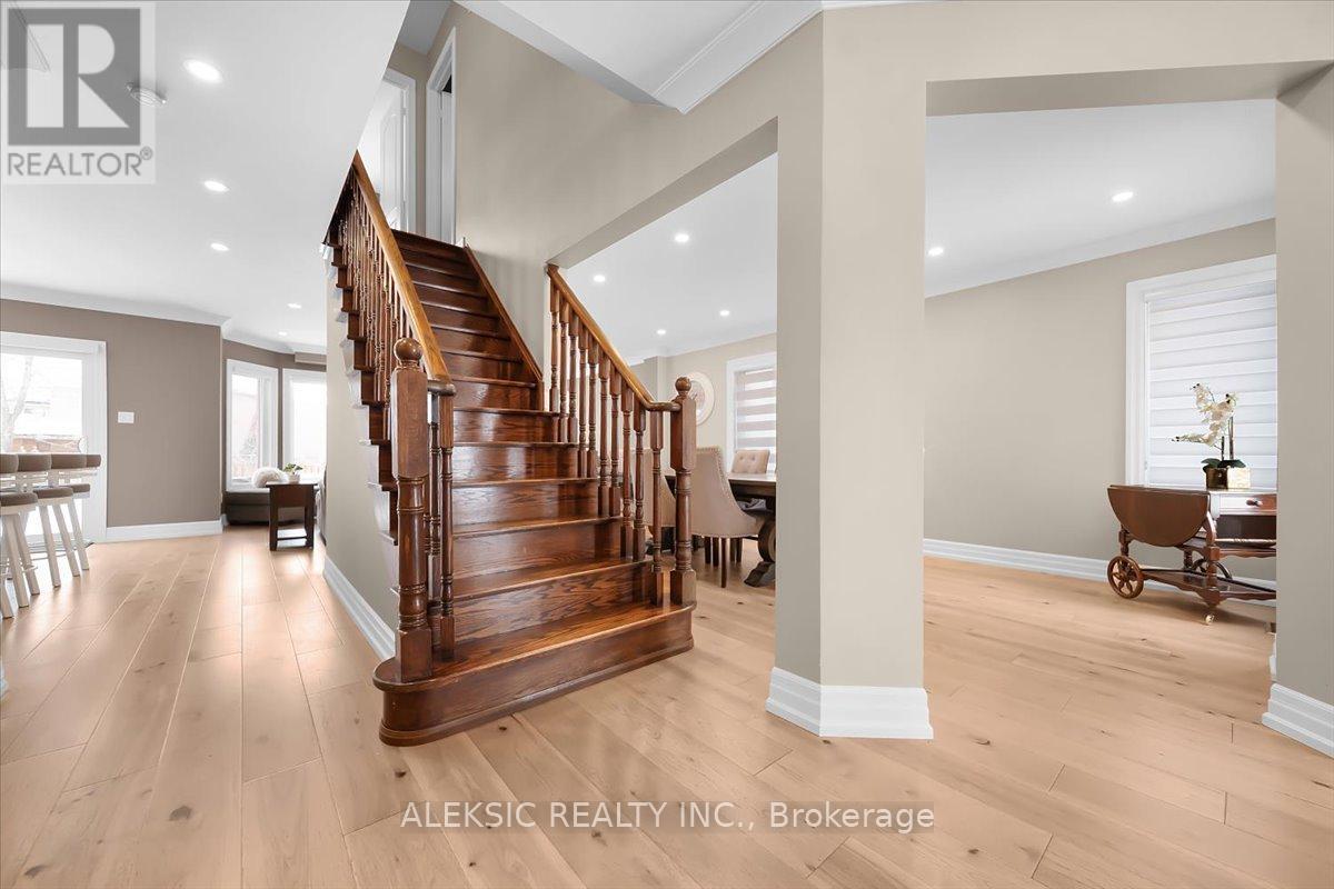 33 Hillpath Crescent, Brampton, Ontario  L6Z 4T7 - Photo 5 - W12787410