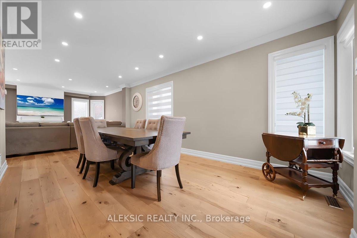 33 Hillpath Crescent, Brampton, Ontario  L6Z 4T7 - Photo 6 - W12787410