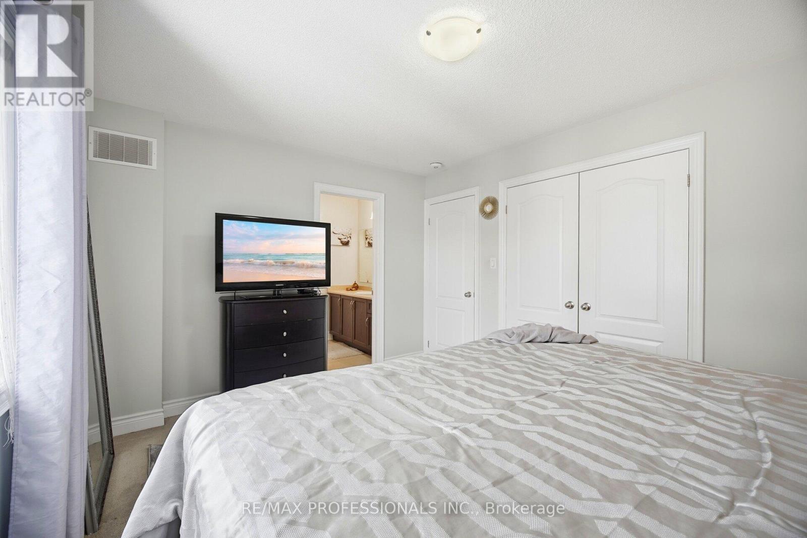 5 Mugford Crescent, Brampton, Ontario  L6Y 6A7 - Photo 40 - W12787414