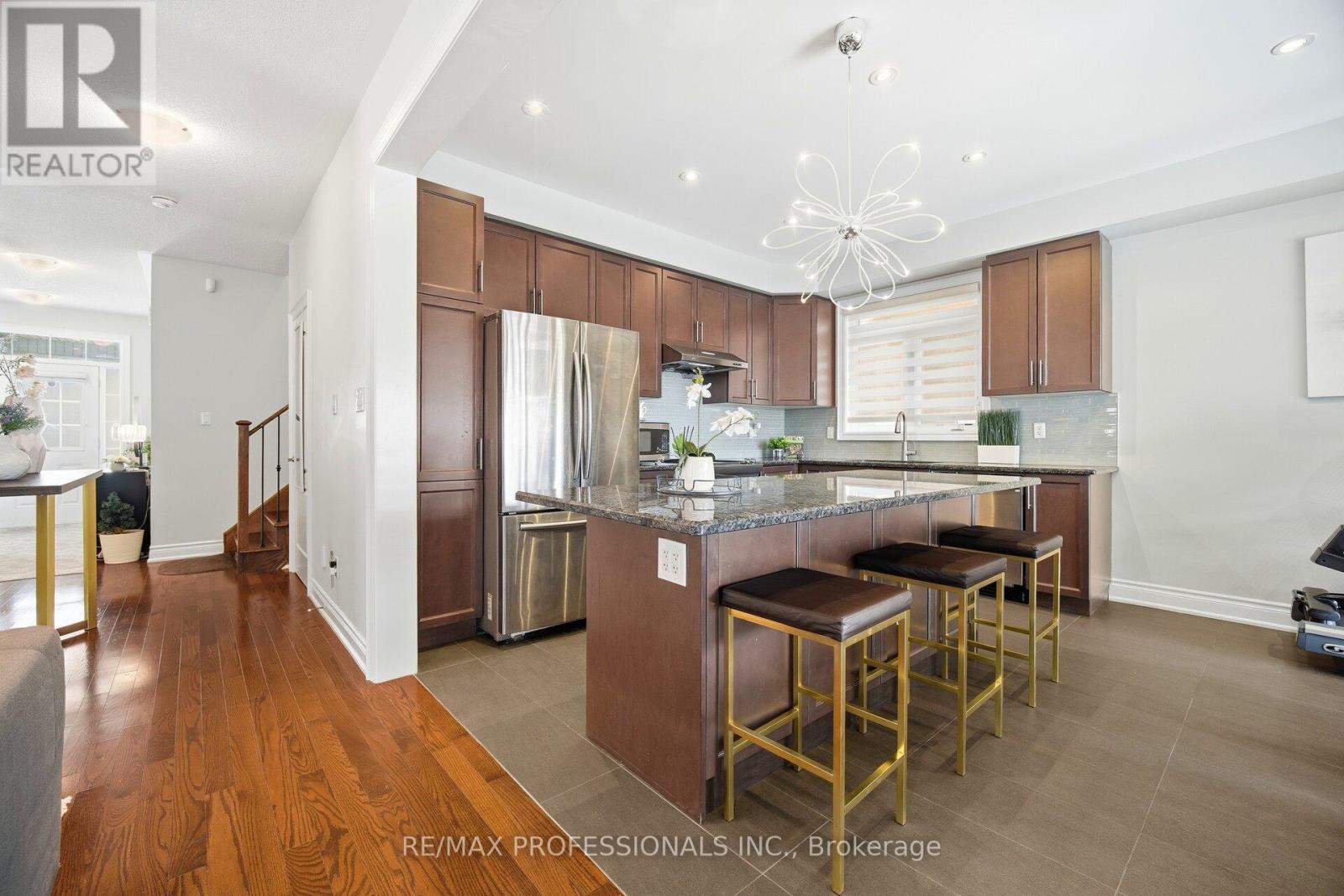 5 Mugford Crescent, Brampton, Ontario  L6Y 6A7 - Photo 7 - W12787414