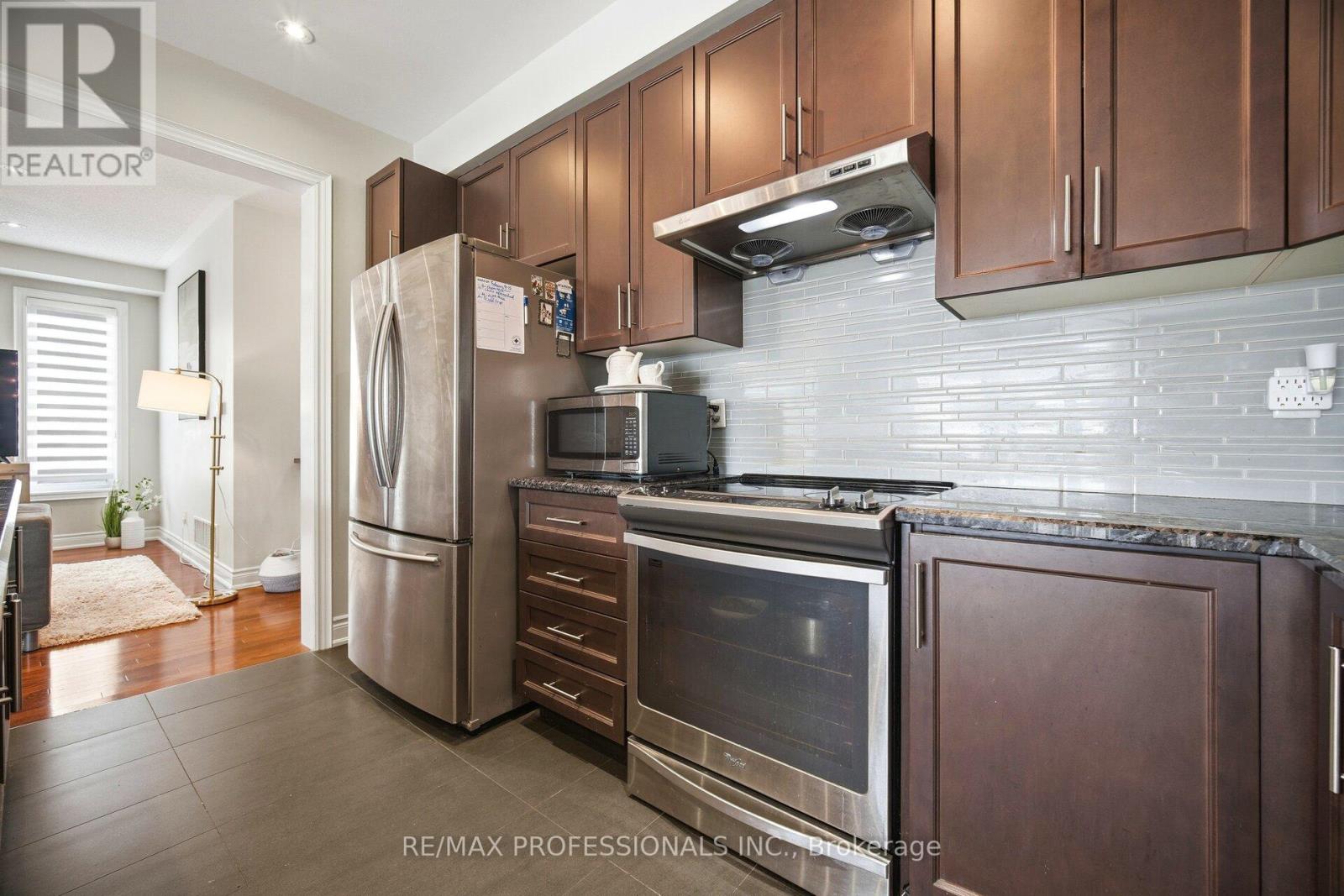 5 Mugford Crescent, Brampton, Ontario  L6Y 6A7 - Photo 9 - W12787414