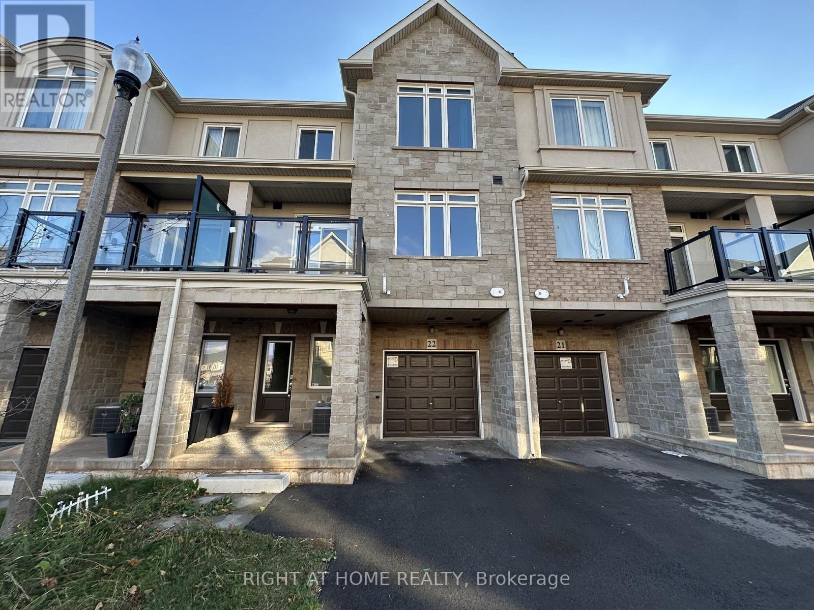 22 - 40 Zinfandel Drive, Hamilton, Ontario  L8E 0L1 - Photo 1 - X12787324