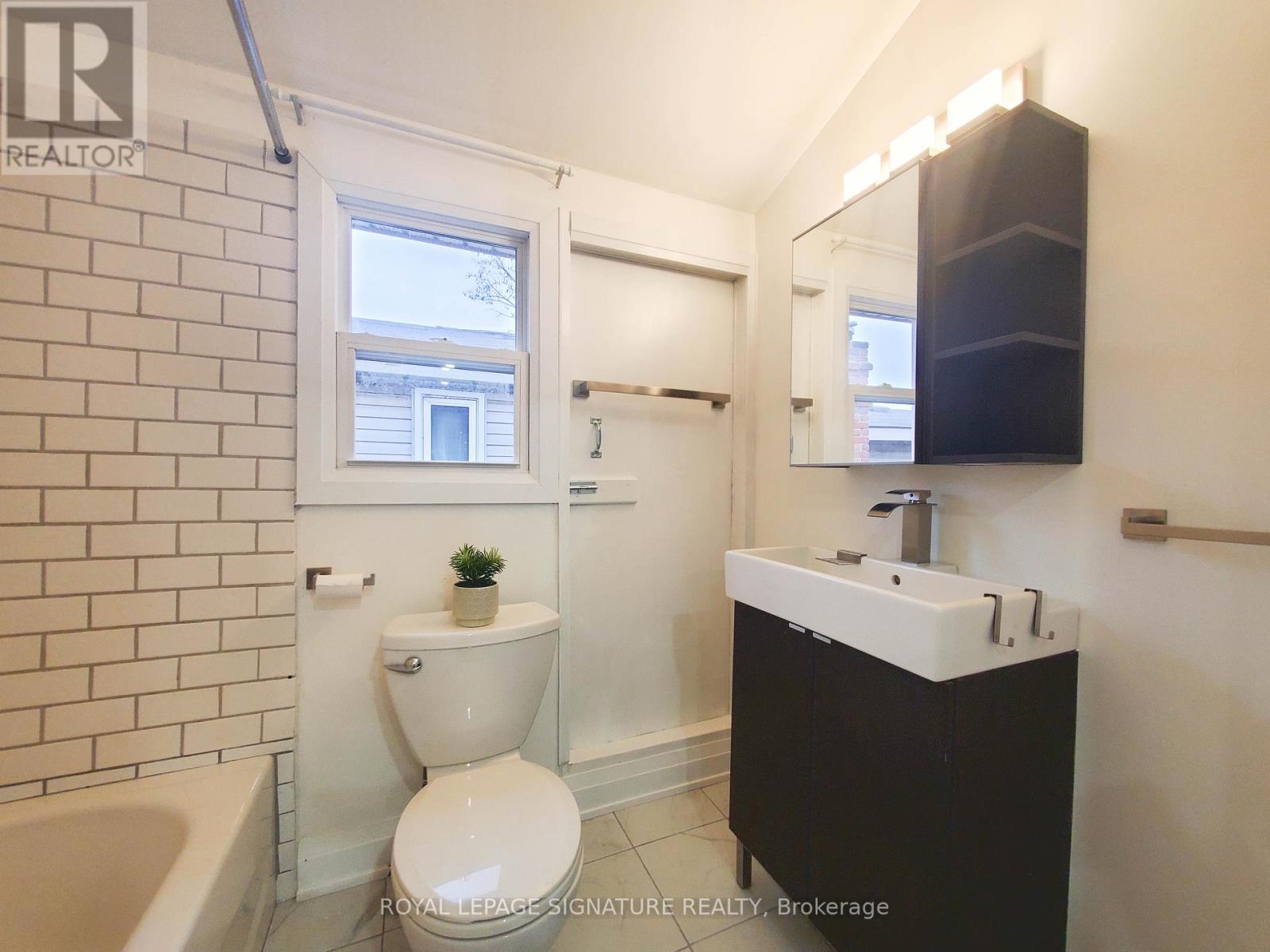 4 - 77 Victoria Avenue N, Hamilton, Ontario  L8L 5E3 - Photo 12 - X12787444