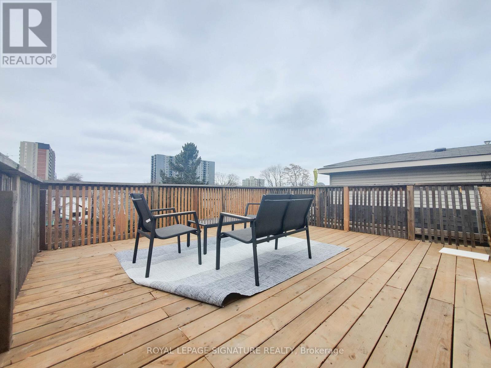 4 - 77 Victoria Avenue N, Hamilton, Ontario  L8L 5E3 - Photo 2 - X12787444