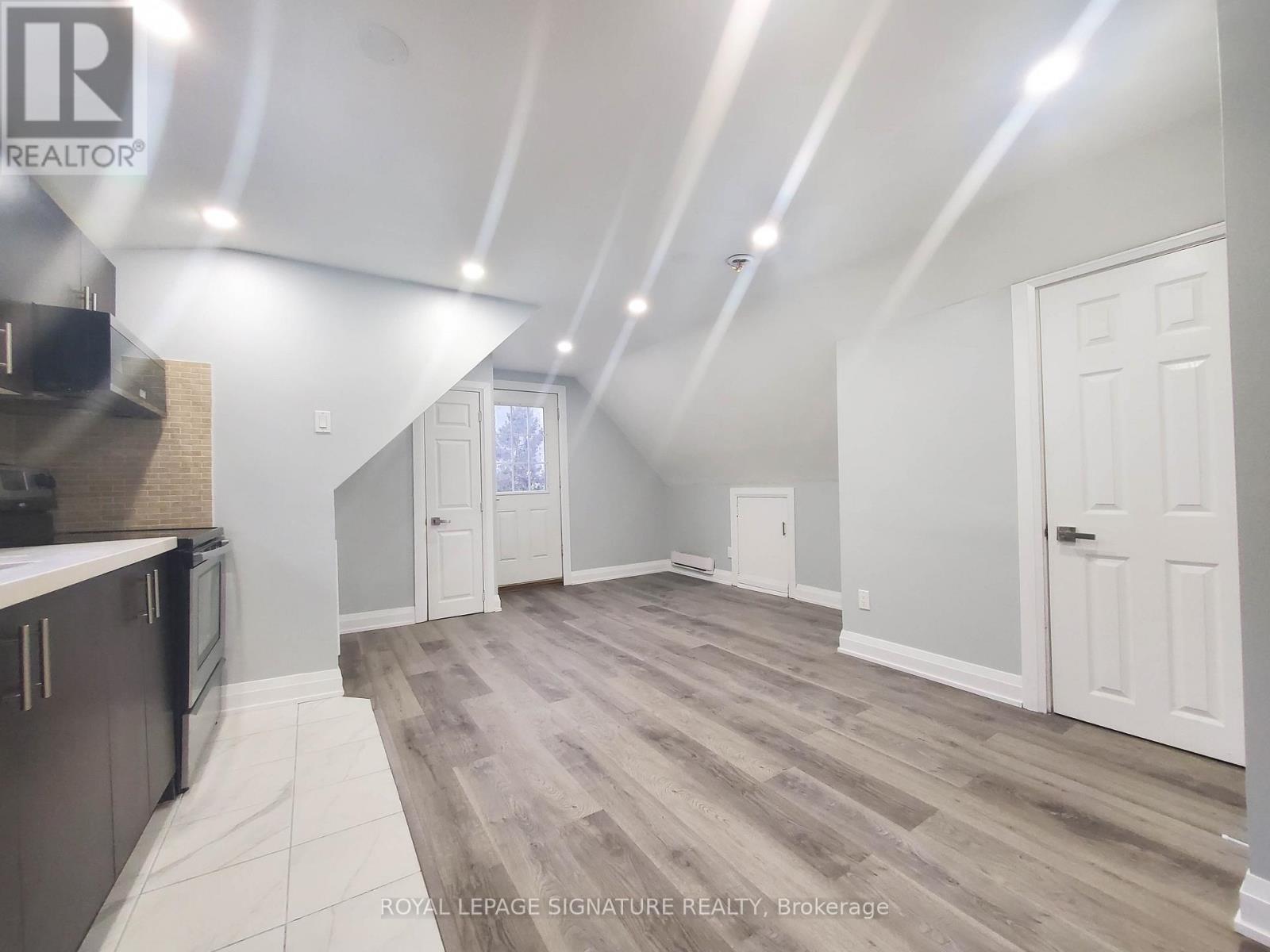 4 - 77 Victoria Avenue N, Hamilton, Ontario  L8L 5E3 - Photo 7 - X12787444