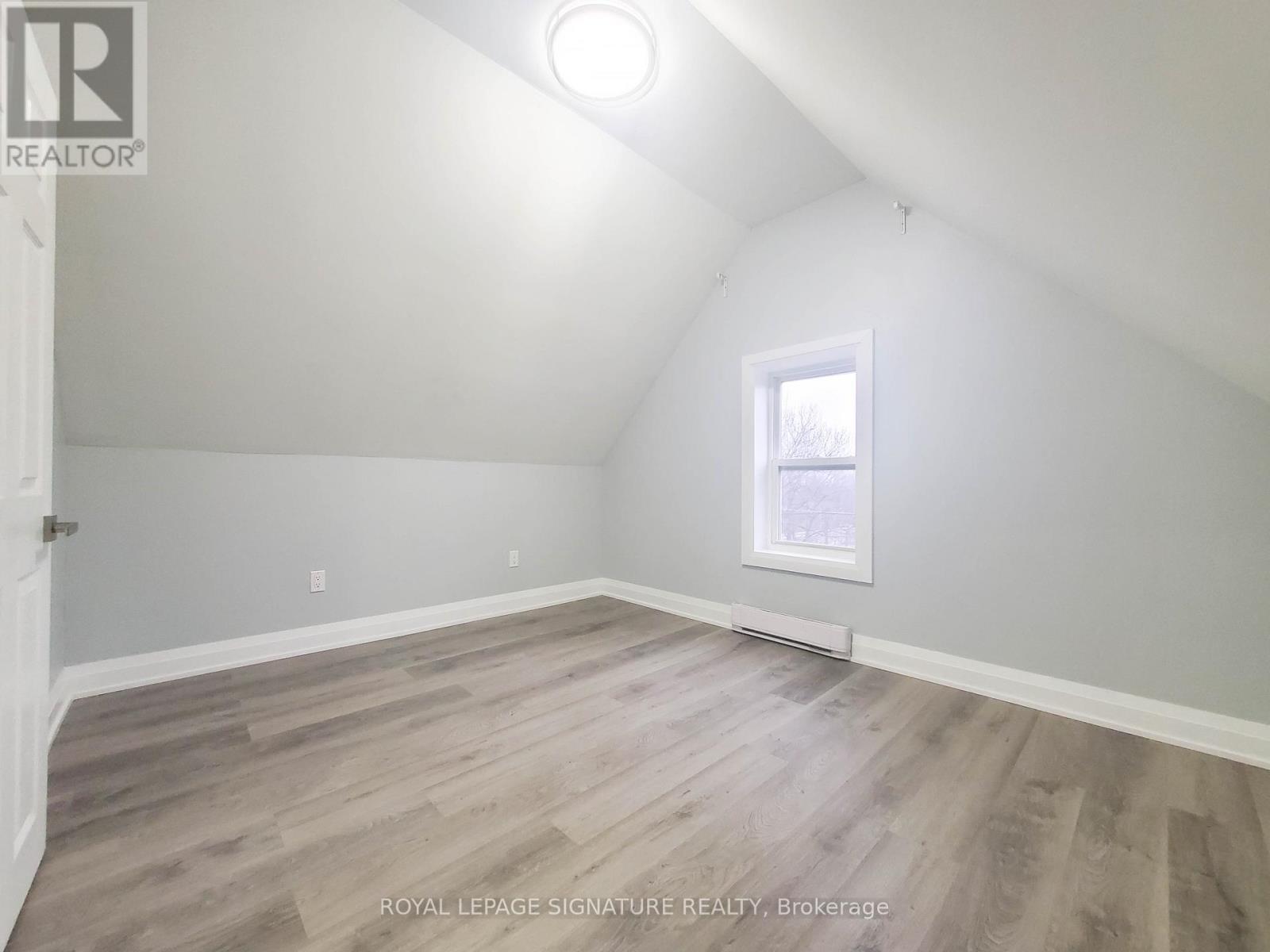 4 - 77 Victoria Avenue N, Hamilton, Ontario  L8L 5E3 - Photo 8 - X12787444