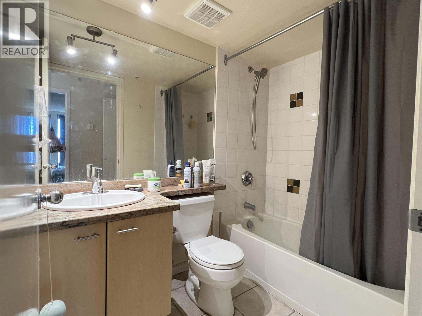 Listing Picture 10 of 13 : 1307 8180 GRANVILLE AVENUE, Richmond / 烈治文 - 魯藝地產 Yvonne Lu Group - MLS Medallion Club Member