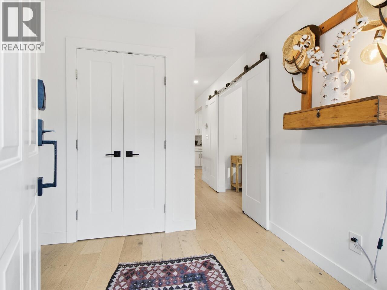 96 Shoreline Circle, Port Moody, British Columbia  V3H 5B3 - Photo 2 - R3089736