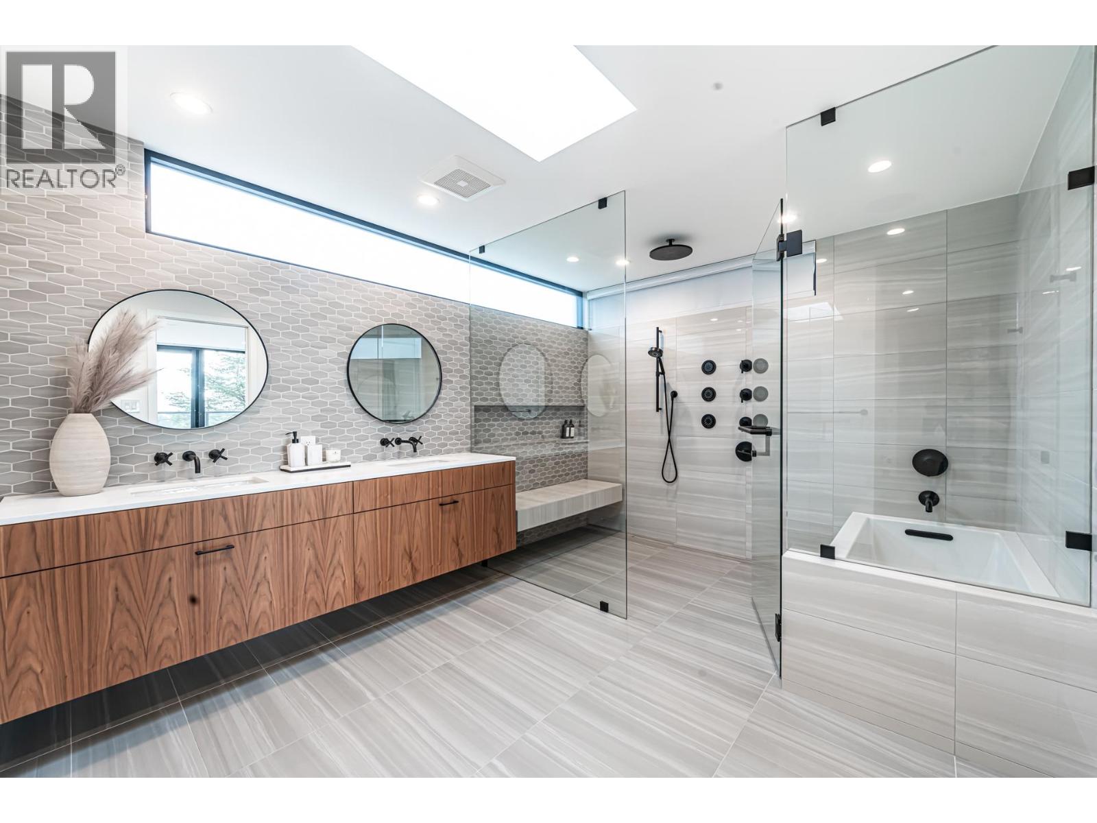 4275 Chelsea Crescent, North Vancouver, British Columbia  V7R 3J4 - Photo 13 - R3089742