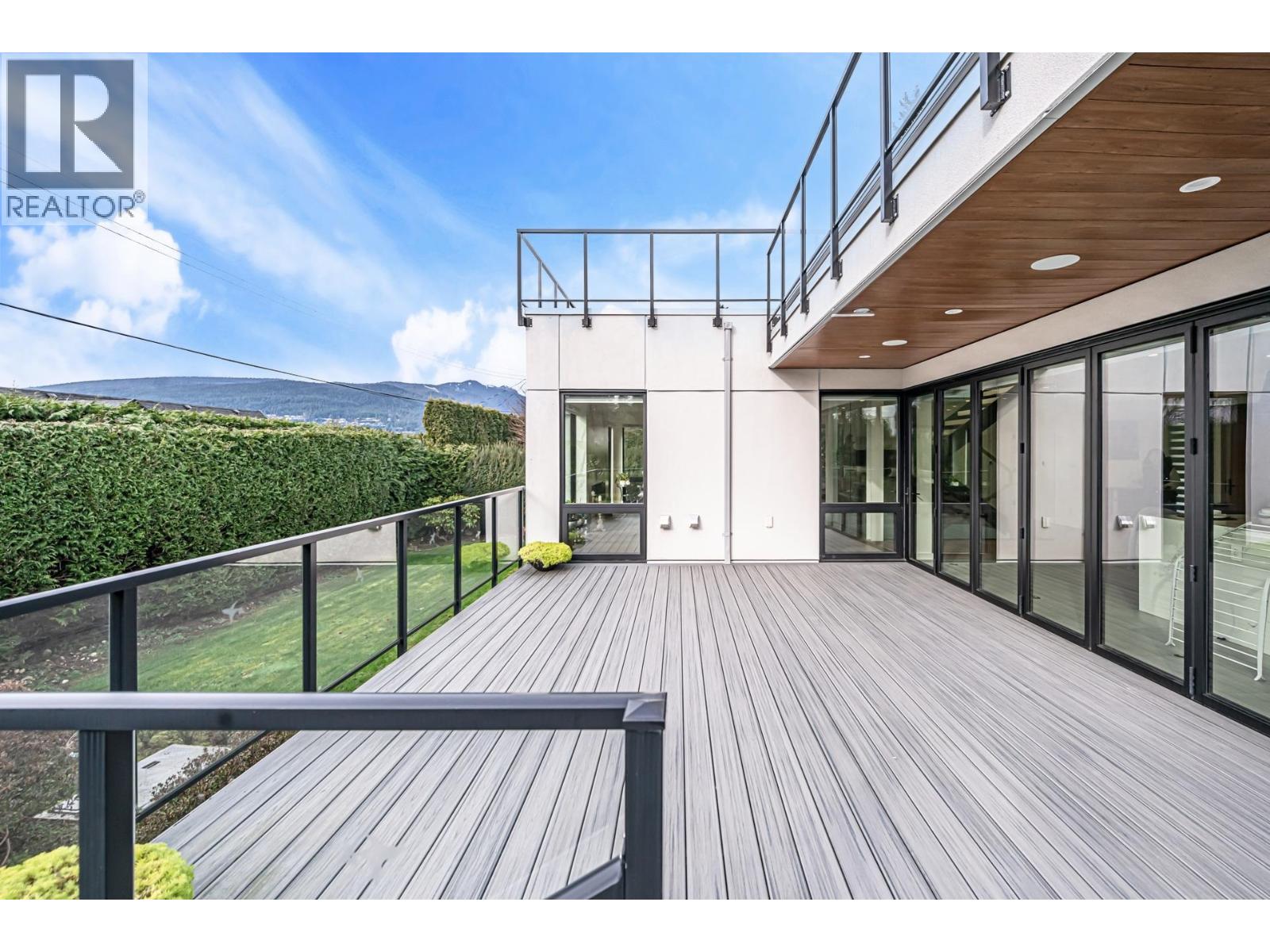 4275 Chelsea Crescent, North Vancouver, British Columbia  V7R 3J4 - Photo 3 - R3089742