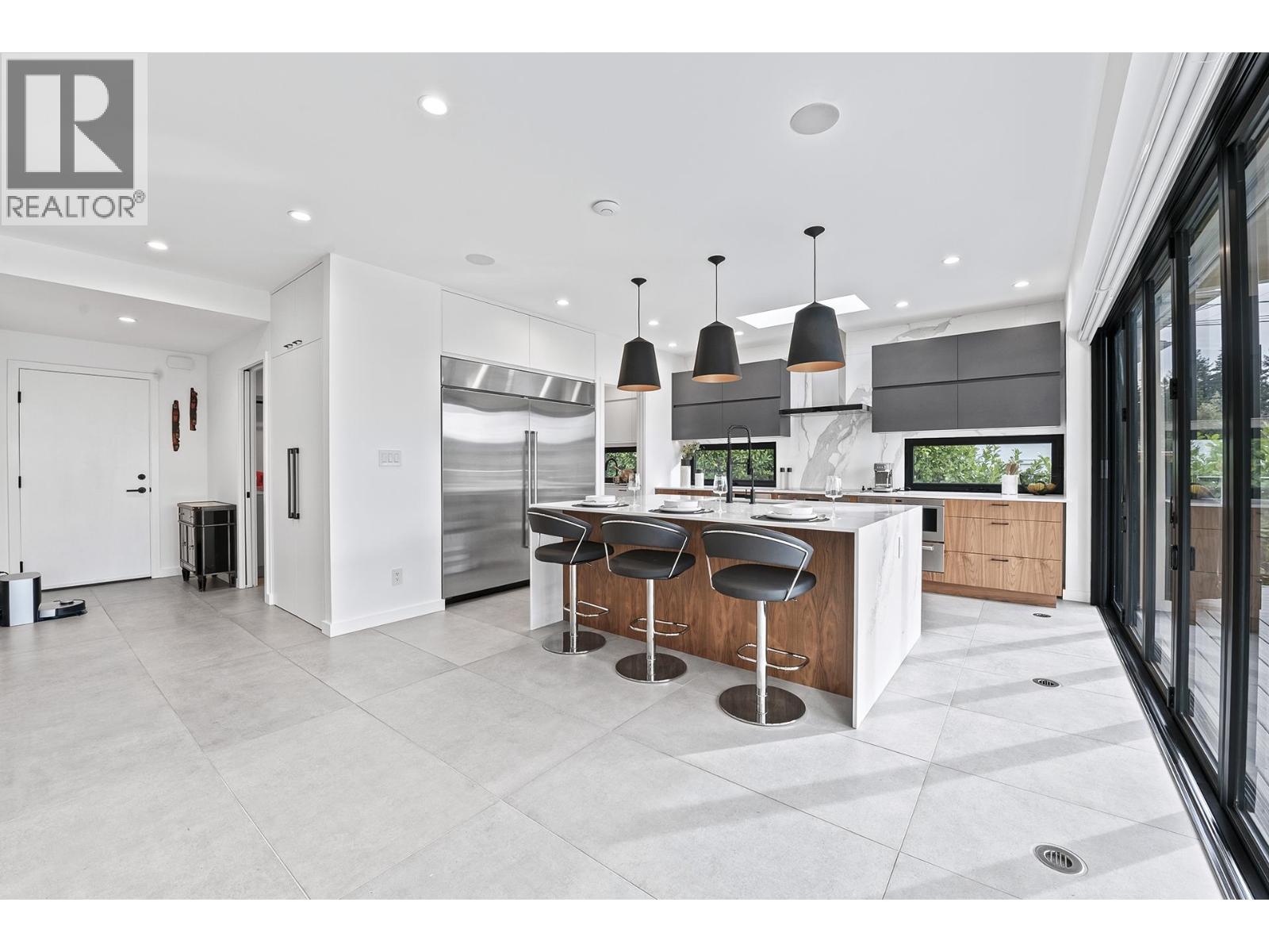 4275 Chelsea Crescent, North Vancouver, British Columbia  V7R 3J4 - Photo 4 - R3089742