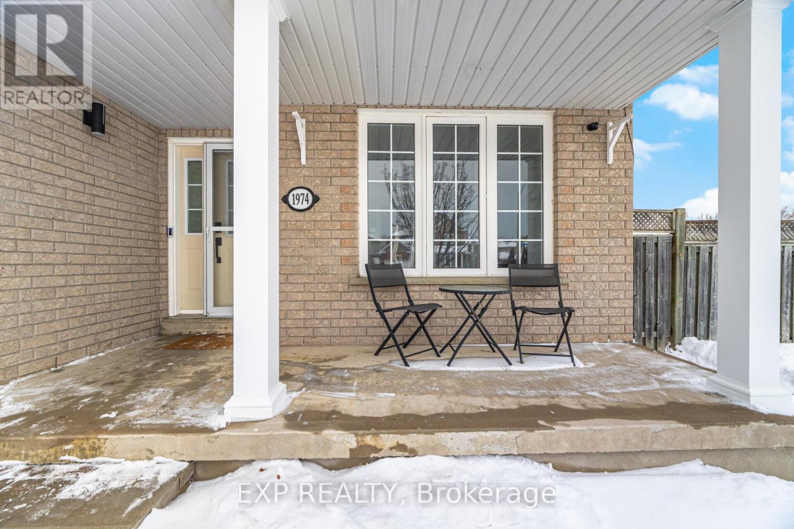 1974 Dalhousie Crescent, Oshawa, Ontario  L1G 8C3 - Photo 3 - E12787460