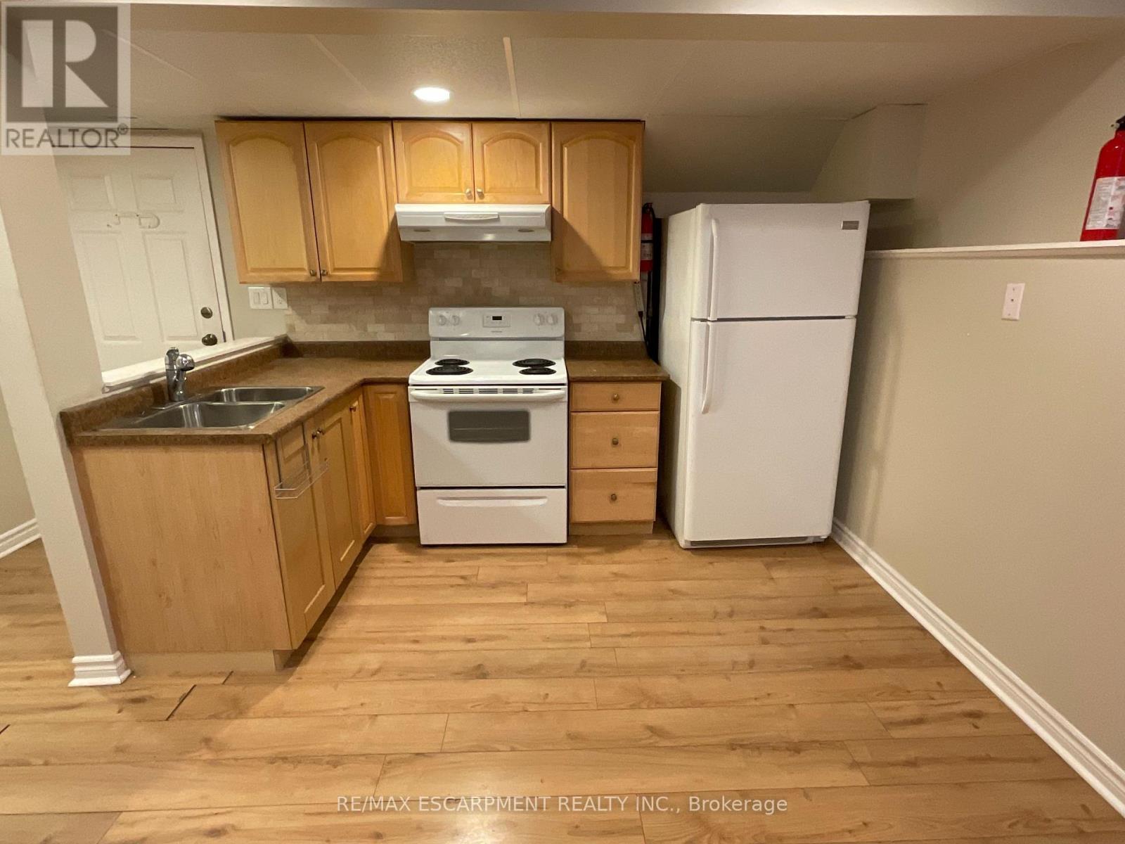 17 Mill Street, Milton (Om Old Milton), Ontario  L9T 1R7 - Photo 16 - W12634536