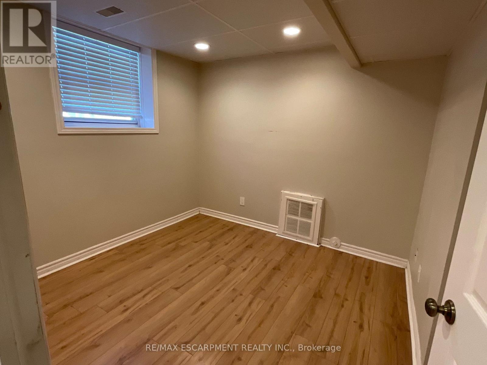 17 Mill Street, Milton (Om Old Milton), Ontario  L9T 1R7 - Photo 17 - W12634536