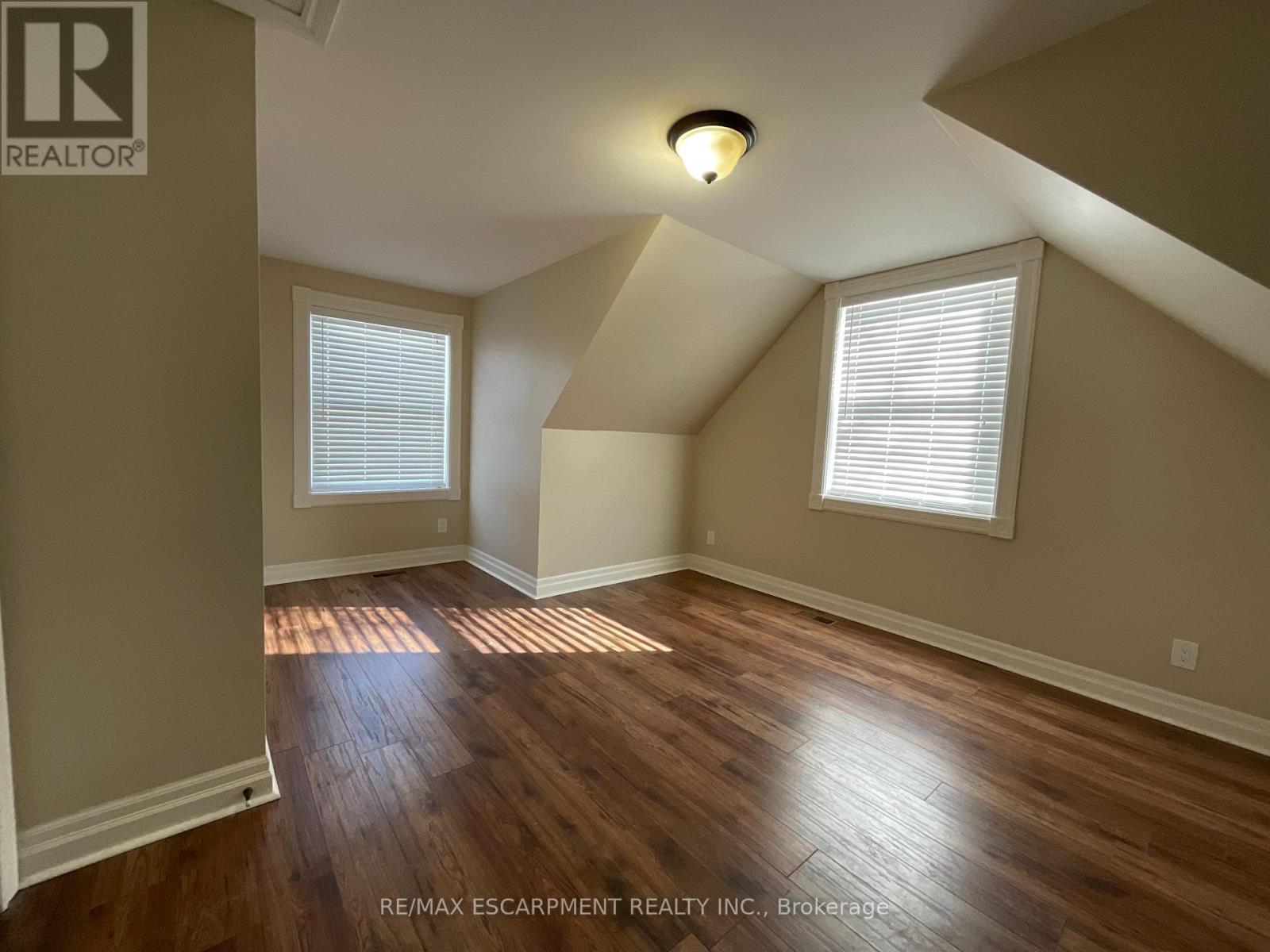 17 Mill Street, Milton (Om Old Milton), Ontario  L9T 1R7 - Photo 11 - W12634536