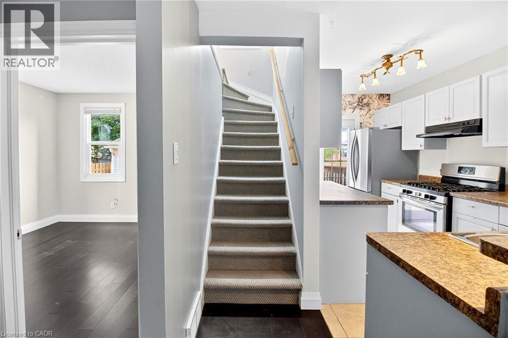 4 Rose Street, St. Catharines, Ontario  L2S 2W7 - Photo 5 - 40805045