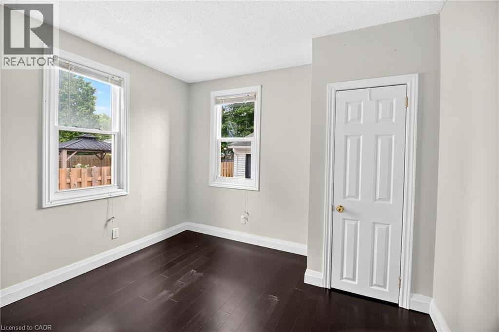 4 Rose Street, St. Catharines, Ontario  L2S 2W7 - Photo 6 - 40805045