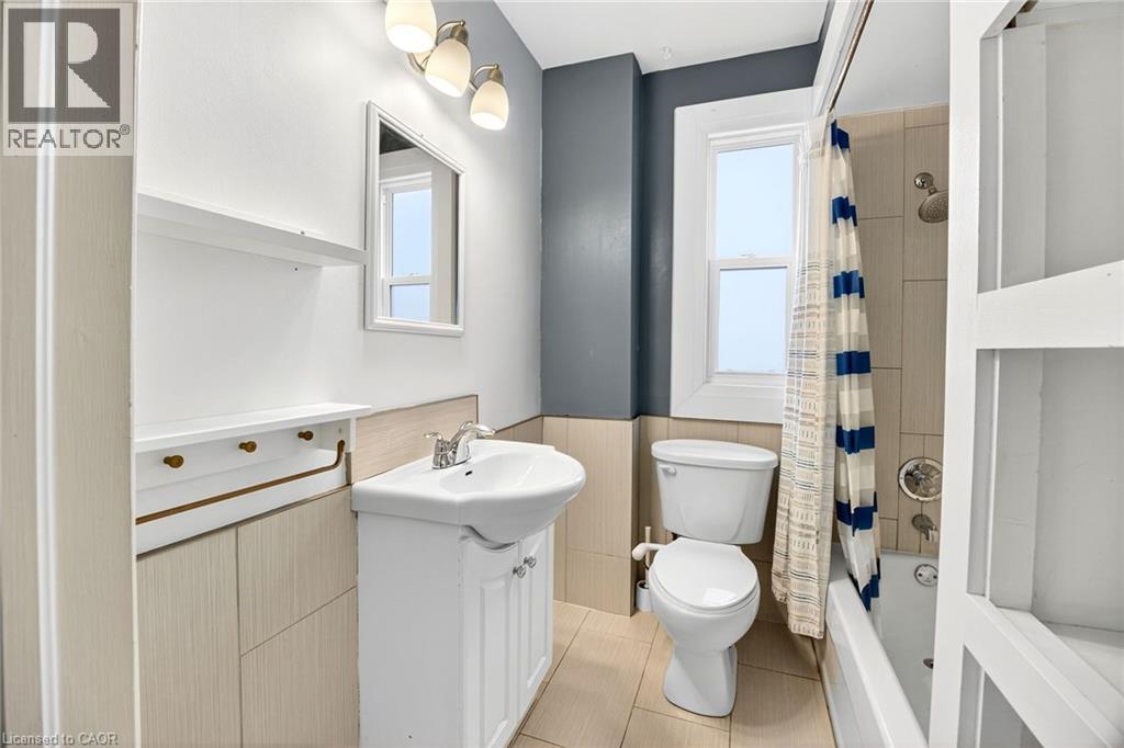 4 Rose Street, St. Catharines, Ontario  L2S 2W7 - Photo 7 - 40805045