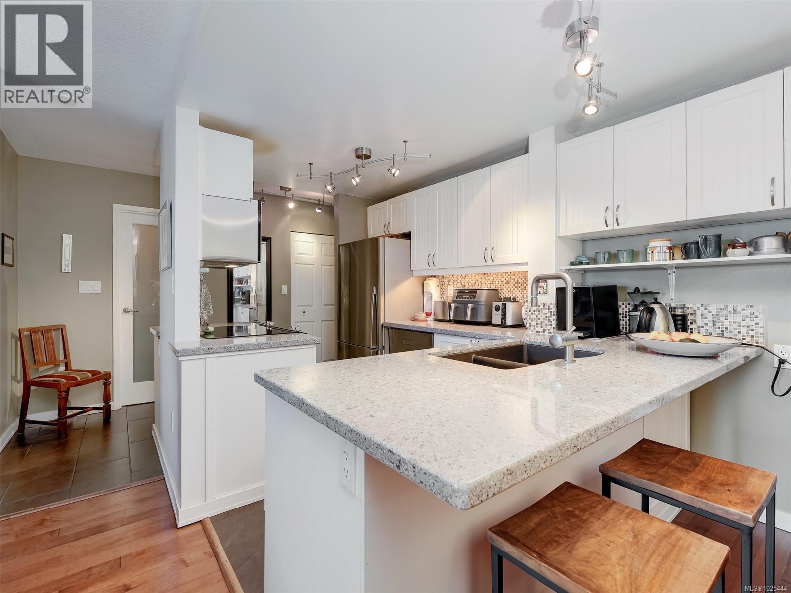 709 103 Gorge Rd E, Victoria, British Columbia  V9A 6Z2 - Photo 7 - 1025444