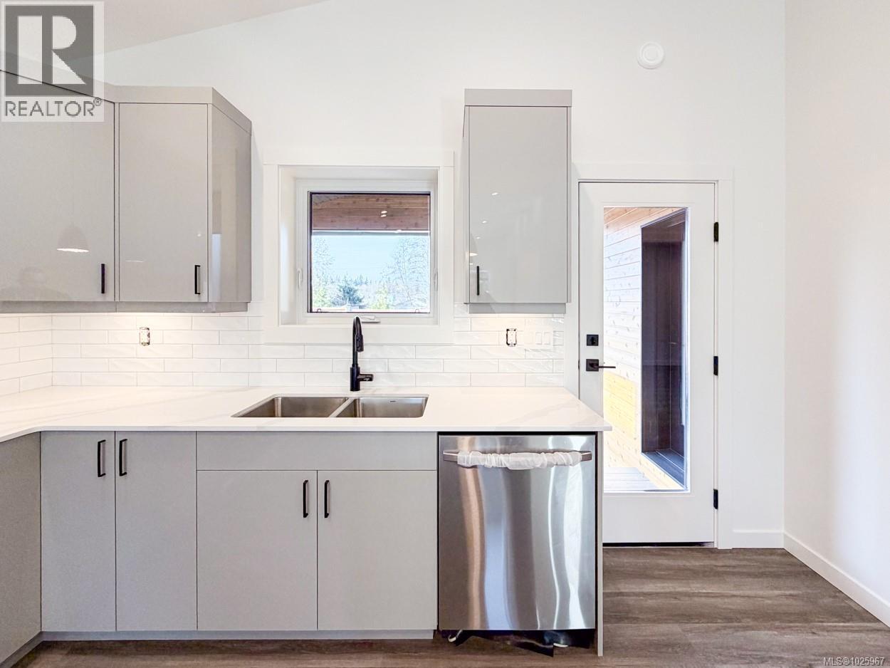 2 3025 Royston Rd, Cumberland, British Columbia  V0R 1S0 - Photo 11 - 1025967