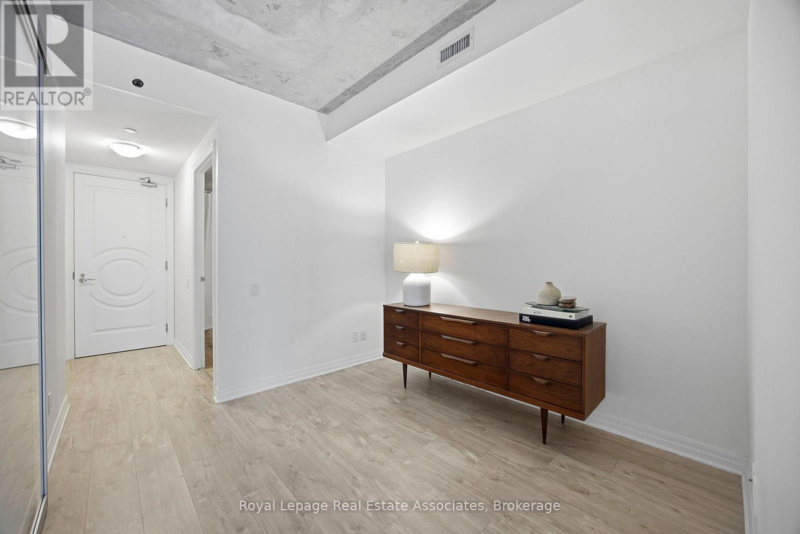 1604 - 88 Blue Jays Way, Toronto (Waterfront Communities), Ontario  M5V 0L7 - Photo 3 - C12768950