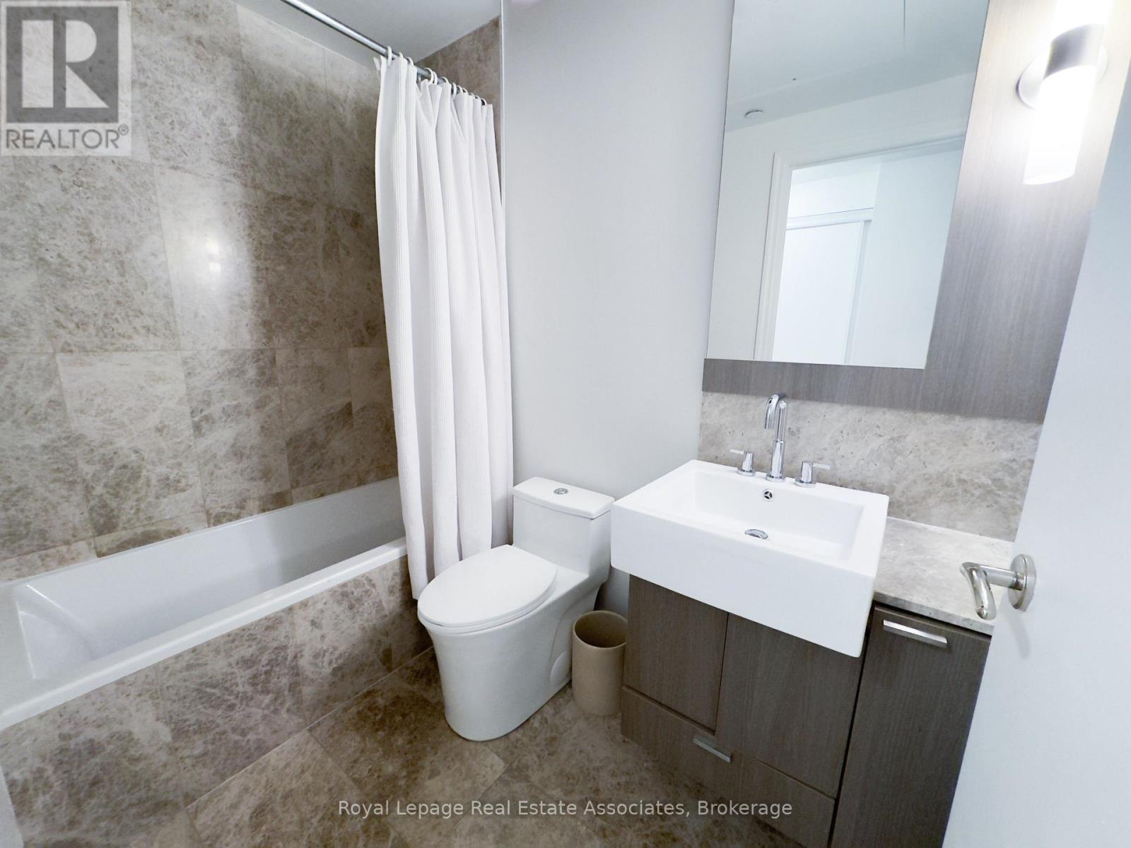 1604 - 88 Blue Jays Way, Toronto (Waterfront Communities), Ontario  M5V 0L7 - Photo 6 - C12768950