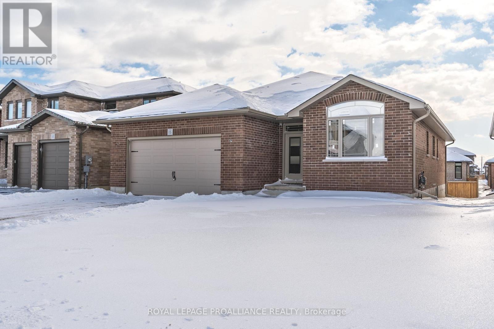 15 Andrew Crescent, Quinte West, Ontario  K8V 0K1 - Photo 1 - X12787610