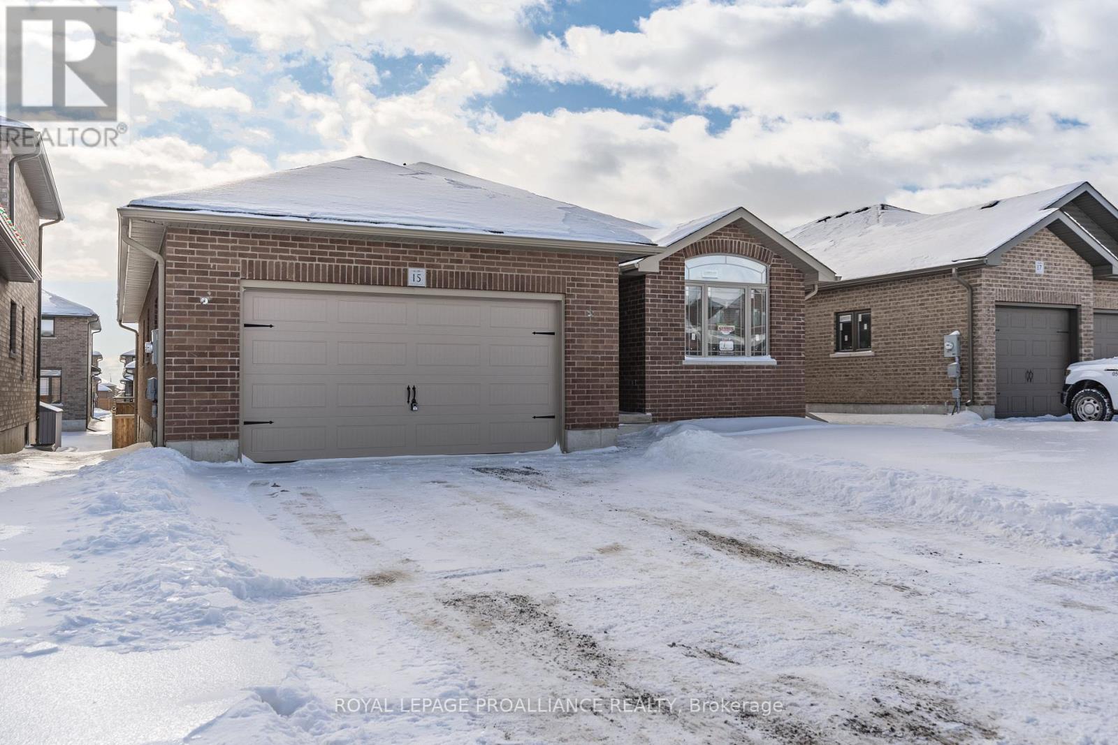 15 Andrew Crescent, Quinte West, Ontario  K8V 0K1 - Photo 2 - X12787610