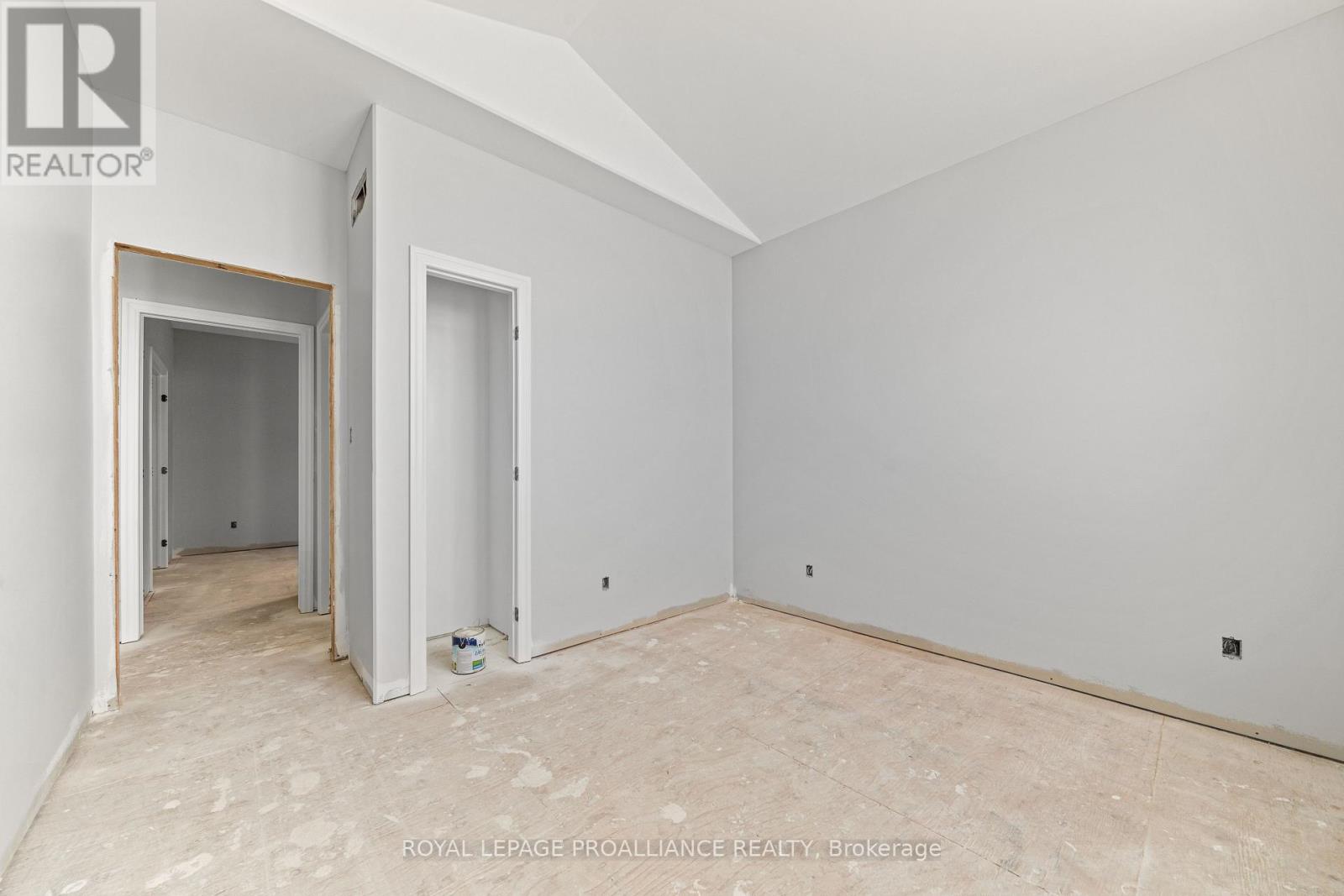 15 Andrew Crescent, Quinte West, Ontario  K8V 0K1 - Photo 8 - X12787610