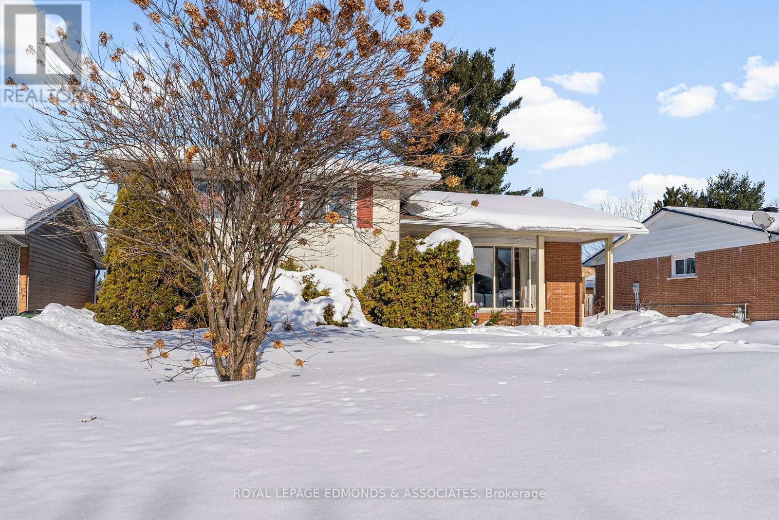 20 Maple Avenue, Petawawa, Ontario  K8H 2Y5 - Photo 7 - X12767768