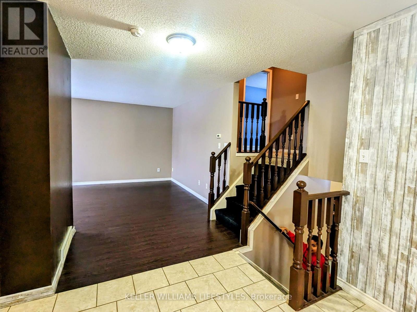 582 Talltree Crescent, London East, Ontario  N5V 5E4 - Photo 3 - X12787548