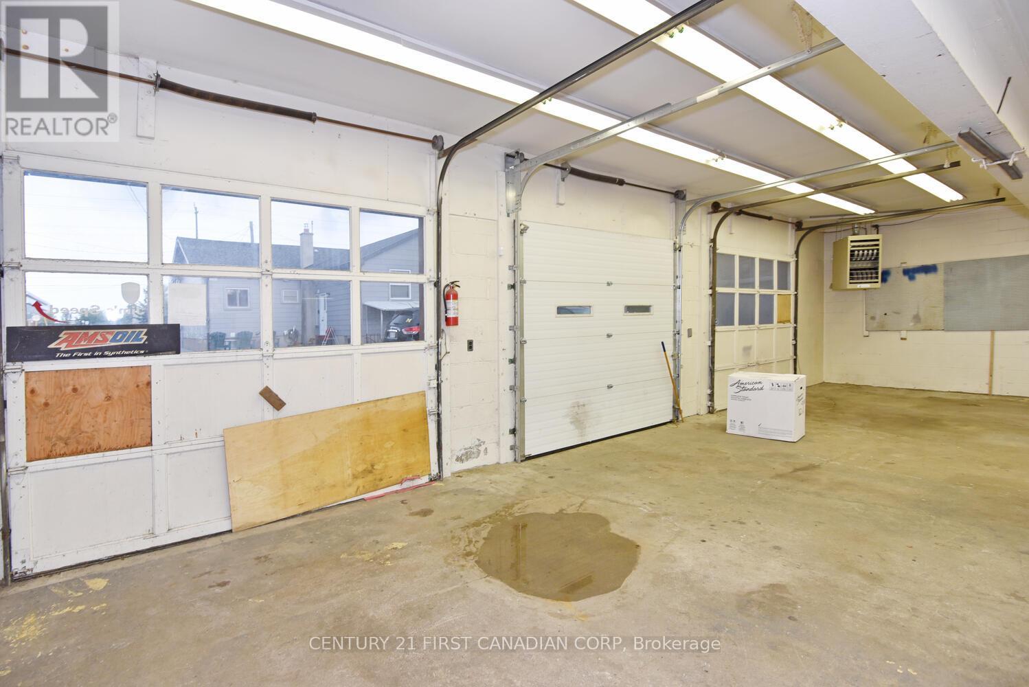 Garage - 1775 Oxford Street, London East, Ontario  N5V 2Z6 - Photo 10 - X12787664