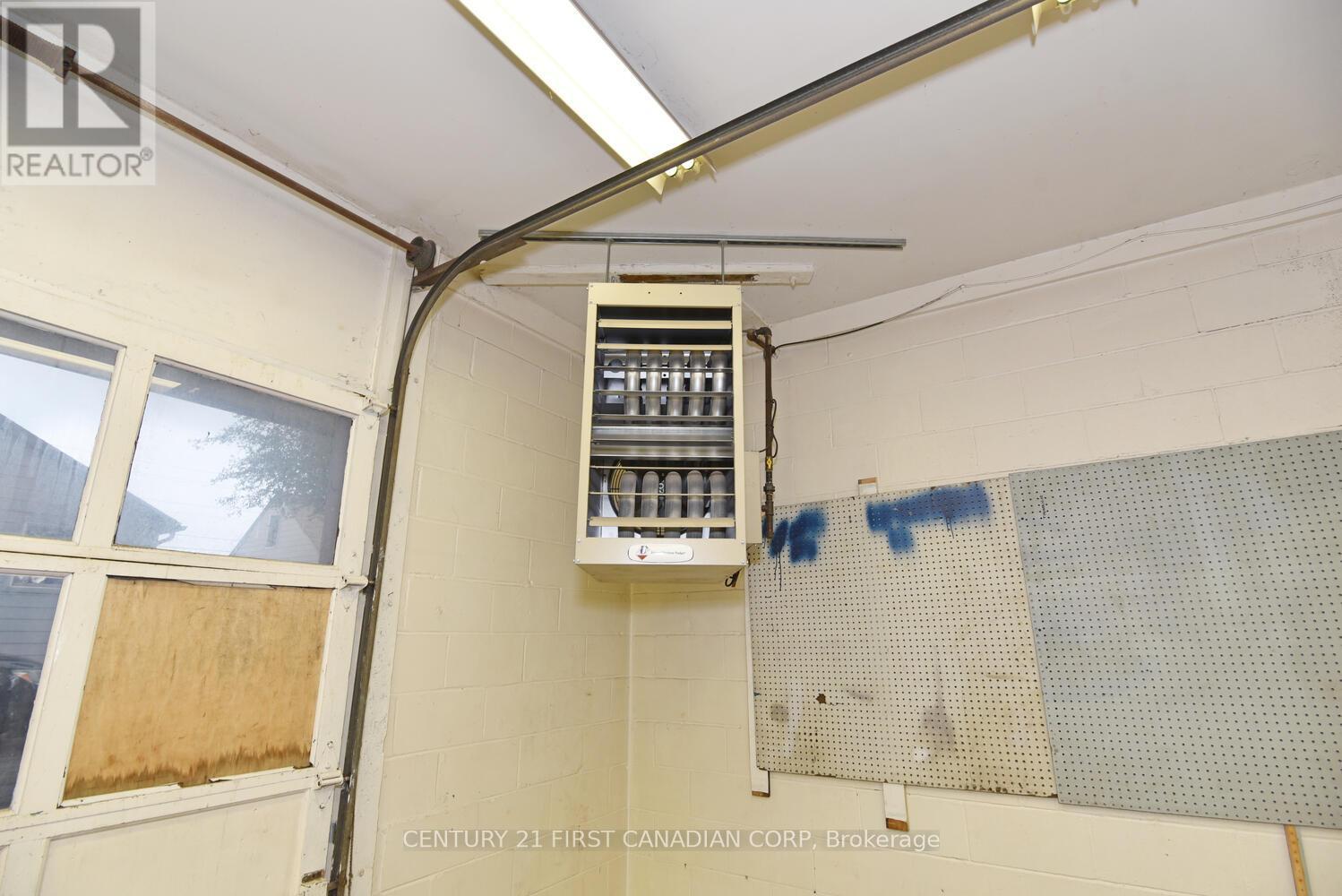 Garage - 1775 Oxford Street, London East, Ontario  N5V 2Z6 - Photo 12 - X12787664