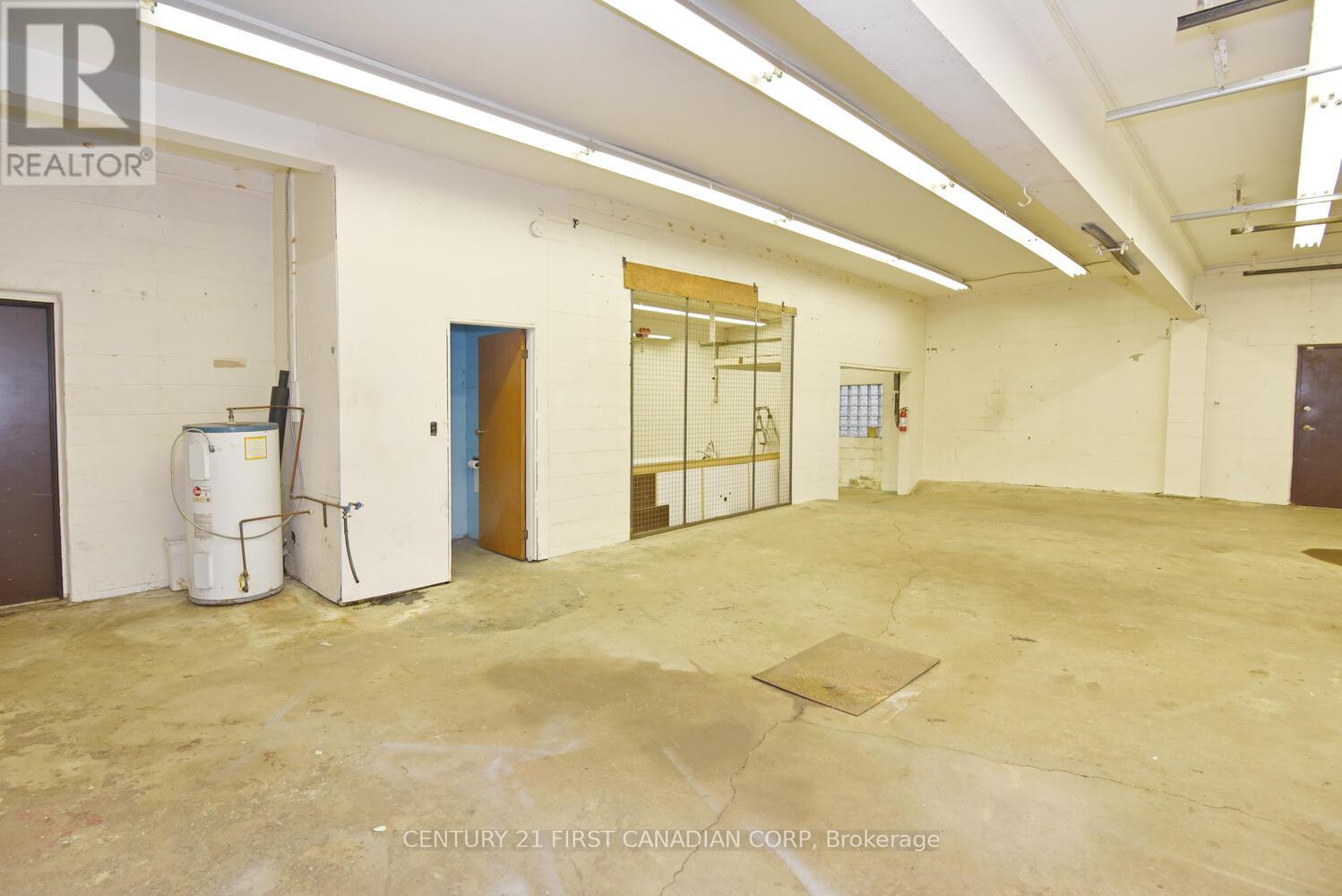 Garage - 1775 Oxford Street, London East, Ontario  N5V 2Z6 - Photo 13 - X12787664