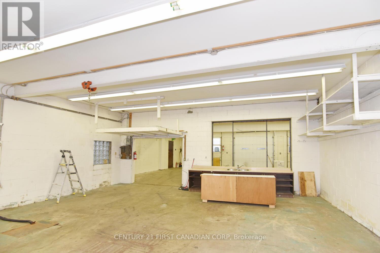 Garage - 1775 Oxford Street, London East, Ontario  N5V 2Z6 - Photo 16 - X12787664