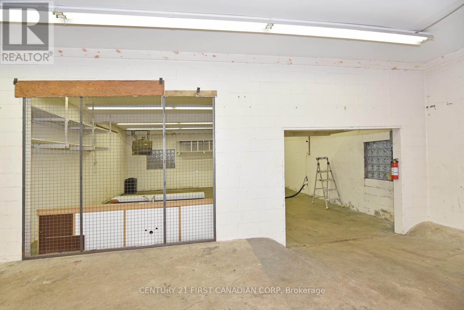 Garage - 1775 Oxford Street, London East, Ontario  N5V 2Z6 - Photo 18 - X12787664